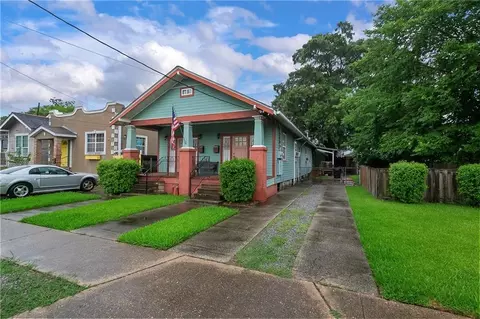2715 Acacia St, New Orleans, LA 70122