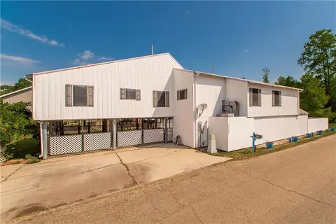 32747 Cypress Dr, Springfield, LA 70462
