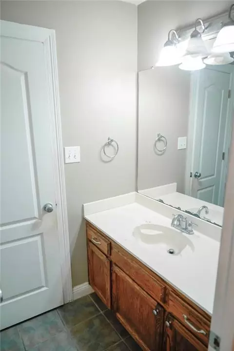 Bath - 14420 Pine Dr, Walker, LA 70785 photo 1 of 2
