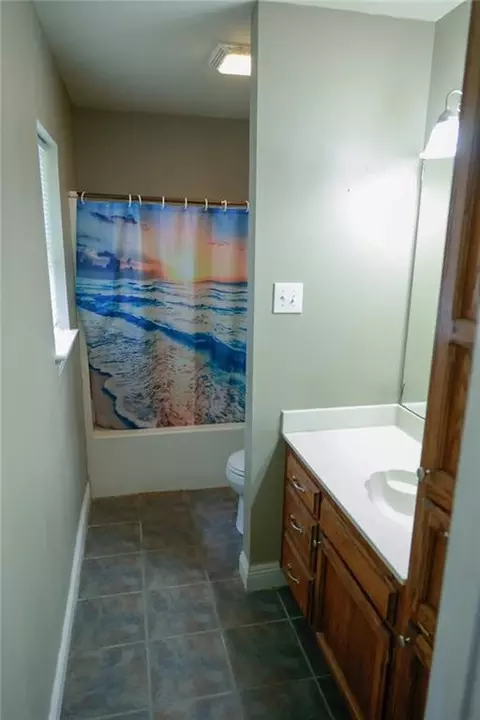Bath - 14420 Pine Dr, Walker, LA 70785 photo 2 of 2