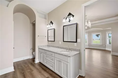 Bath - 23901 Carter Trce, Springfield, LA 70462 photo 2 of 4