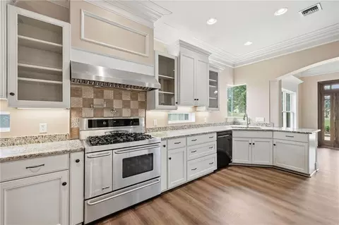 Kitchen - 23901 Carter Trce, Springfield, LA 70462 photo 3 of 3