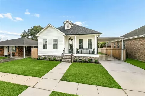 8433 Colonel Dr, Chalmette, LA 70043
