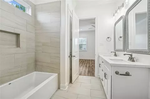 Bath - 8433 Colonel Dr, Chalmette, LA 70043 photo 1 of 2