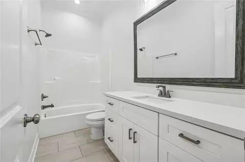 Bath - 8433 Colonel Dr, Chalmette, LA 70043 photo 2 of 2