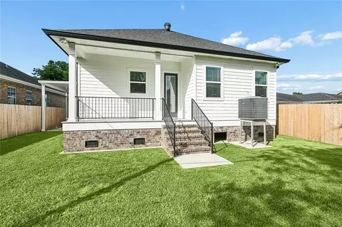 Exterior - 8433 Colonel Dr, Chalmette, LA 70043 photo 3 of 3