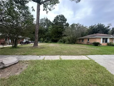 1721 Heights Dr, Saint Bernard, LA 70085