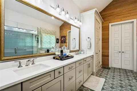 Bath - 201 Rue Chantilly, Covington, LA 70433 photo 2 of 5