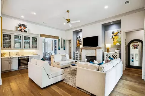 Living - 201 Rue Chantilly, Covington, LA 70433 photo 2 of 5