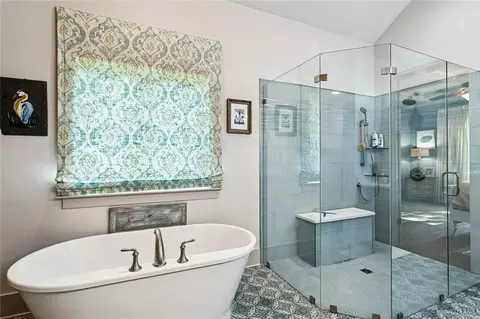 Bath - 201 Rue Chantilly, Covington, LA 70433 photo 1 of 5