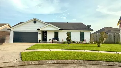 2737 Pin Oak Dr, Marrero, LA 70072