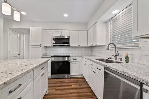 Kitchen - 1716 Eleventh St, Slidell, LA 70458 photo 2 of 2