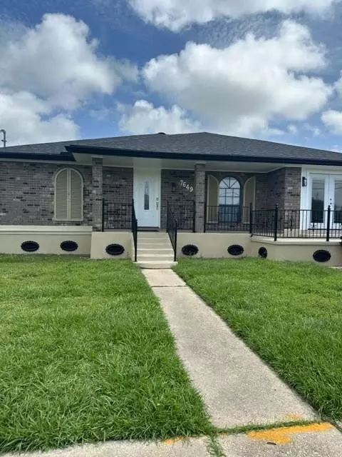 7649 Berg St, New Orleans, LA 70128
