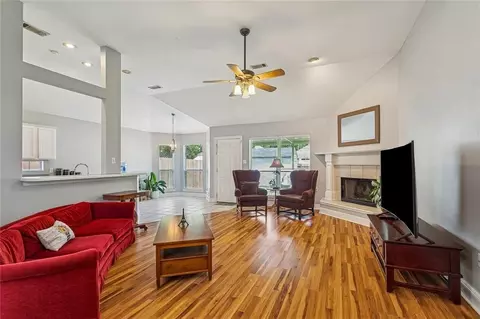 Living - 70220 7th St, Covington, LA 70433 photo 1 of 2