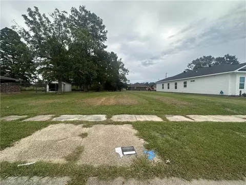 1949 Sugar Mill Dr, Saint Bernard, LA 70085