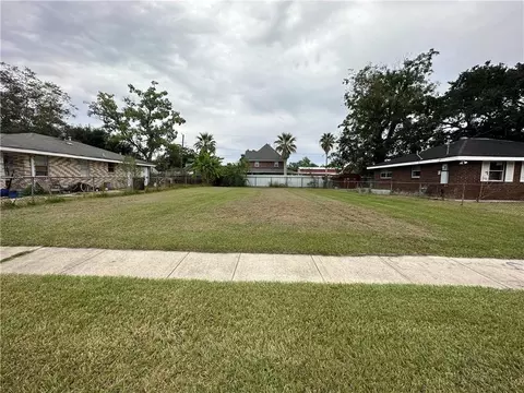 1933 Heights Dr, Saint Bernard, LA 70085