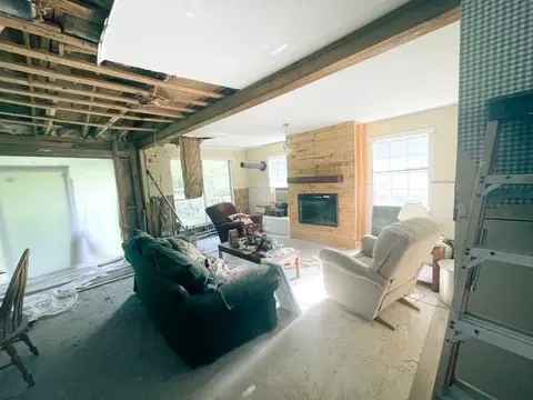 Living - 20194 Lacox Ln, Springfield, LA 70462 photo 1 of 1