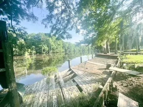 View/Area - 20194 Lacox Ln, Springfield, LA 70462 photo 3 of 5