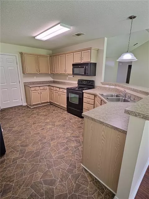 Kitchen - 752 Simpson Way, Covington, LA 70435 photo 1 of 2