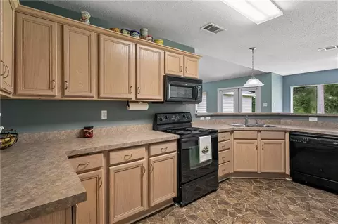 Kitchen - 752 Simpson Way, Covington, LA 70435 photo 1 of 2