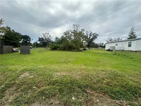 1608 Linda Lou Dr, Saint Bernard, LA 70085