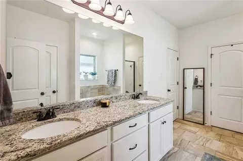 Bath - 12372 Parma Cir, Covington, LA 70435 photo 1 of 3