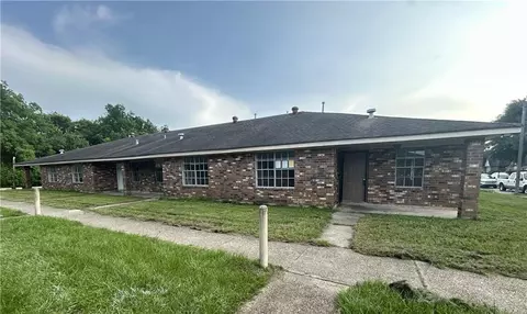 10930 Roger Dr, New Orleans, LA 70127