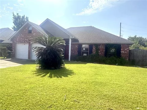 2 Tuscany Dr, Laplace, LA 70068