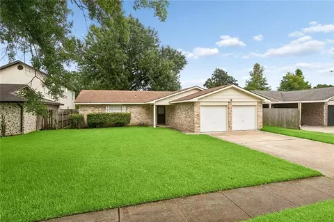 1728 Greenwood Dr, Laplace, LA 70068