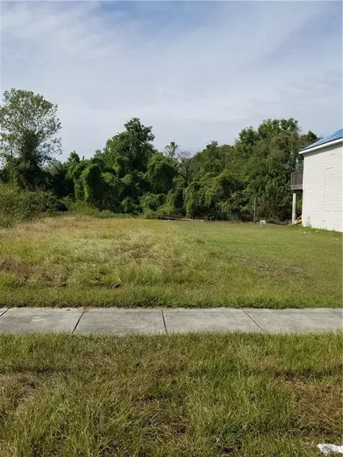 2512 Charbonnet St, New Orleans, LA 70117