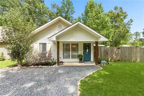 2121 Dupre St, Mandeville, LA 70448