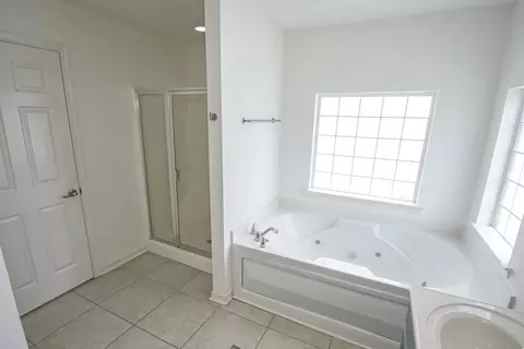 Bath - 421 Creekside Ct, Covington, LA 70433 photo 1 of 2