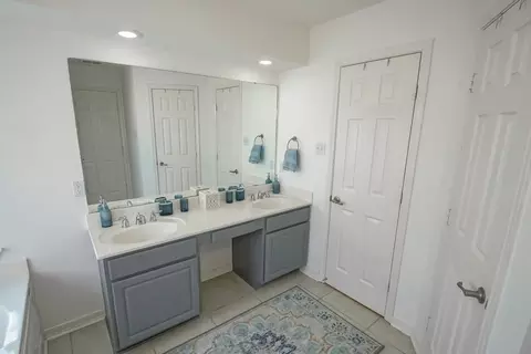 Entry Way - 421 Creekside Ct, Covington, LA 70433 photo 7 of 7