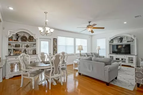 Dining - 421 Creekside Ct, Covington, LA 70433 photo 2 of 2