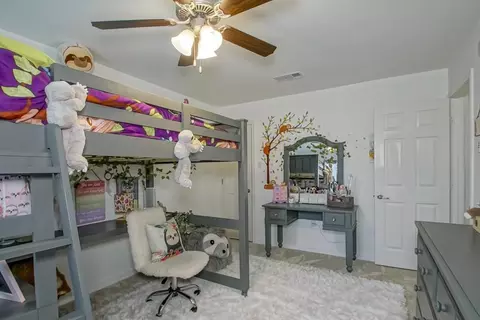 Bedroom - 421 Creekside Ct, Covington, LA 70433 photo 4 of 5