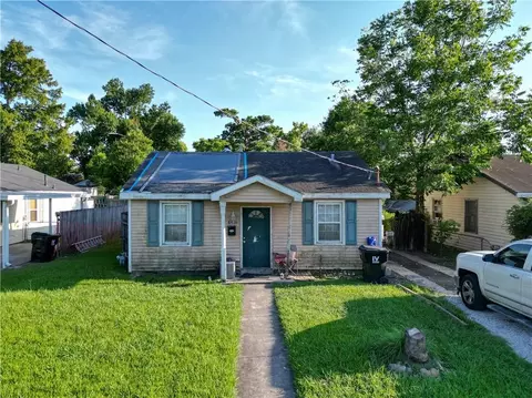 8416 Huntley Ln, Harahan, LA 70123