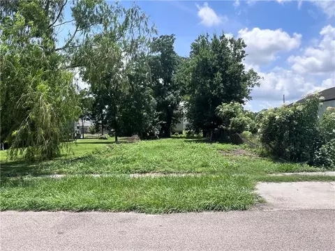1811 Flood St, New Orleans, LA 70117