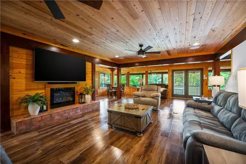 Living - 151 Wardway Dr, Boyce, LA 71409 photo 2 of 3