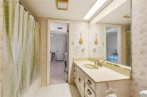 Bath - 33 Monte Carlo Dr, Kenner, LA 70065 photo 2 of 3