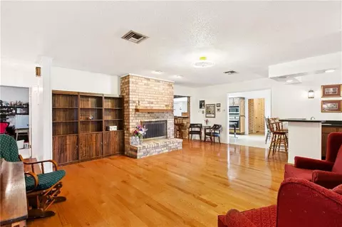 Living - 33 Monte Carlo Dr, Kenner, LA 70065 photo 1 of 1