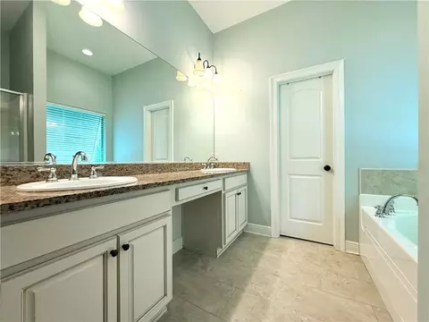 Bath - 19371 9th Ave, Covington, LA 70433 photo 1 of 4