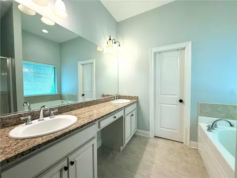Bath - 19371 9th Ave, Covington, LA 70433 photo 2 of 4
