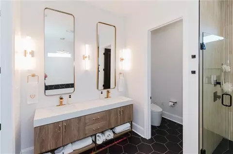 Bath - 8413 Benjamin St, Chalmette, LA 70043 photo 5 of 7