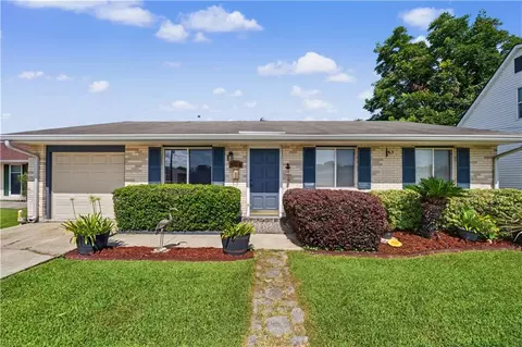 737 Oakwood Dr, Terrytown, LA 70056