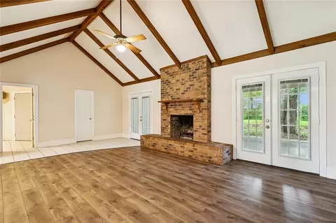 Living - 32 Beth Dr, Covington, LA 70433 photo 1 of 1