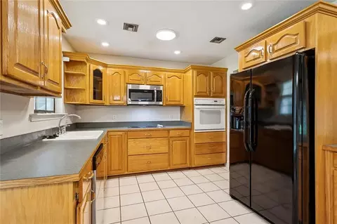 Kitchen - 32 Beth Dr, Covington, LA 70433 photo 2 of 2