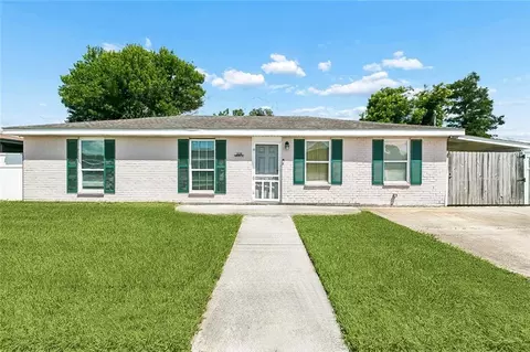 2828 Guerra Dr, Violet, LA 70092