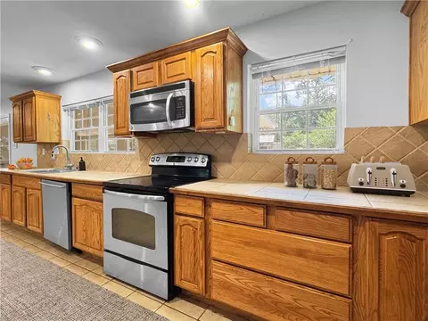 Kitchen - 228 Loop Dr, Slidell, LA 70458 photo 2 of 3