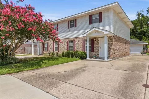 131 Lakewood Dr #B, Luling, LA 70070