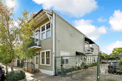 910 Touro St #4, New Orleans, LA 70116